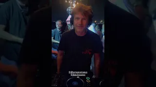 Hernan Cattaneo B2B Nick Warren @ Miami Music Week playing Tomas Briski - “Cyan Book”