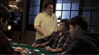 Толстяк празднует победу в покере
