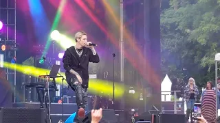 Aaron Carter - I Want Candy performed at the Pop 2000 Tour in London Ontario