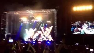 DM /Kiev'13 ( All are singing, Dave are dancing )