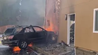 Vehicle crashes into San Jose apartment building, strikes gas meter