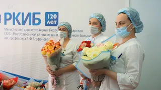 Бизнесмены Казани подарили врачам РКИБ букеты из роз