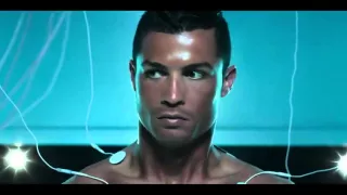 Cristiano Ronaldo vira "robô" em comercial de empresa turca