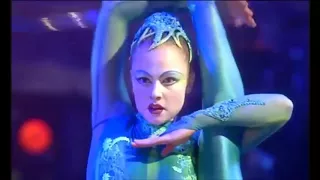 Cirque du Soleil - Alegría:  "Cerceaux" Hula-hoops