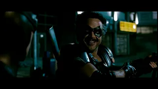 Сцена из фильма Хранители/Watchmen (2009).  Комедиант: "Мы единственные кто защищает общество".