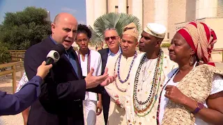 Representantes de religiões de origem africana visitam o Templo de Salomão