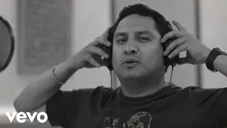Julión Álvarez y Su Norteño Banda - Más Te Recuerdo (Lyric Video)
