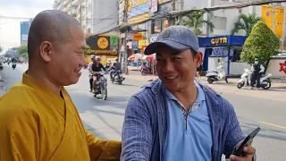 Tội Nghiệp Thầy Thích Tâm Phúc đi lang thang đường phố Sài Gòn bị nhiều người ghét | hân trần vlog