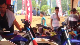 Air Panas Nyelanding Grasstrack Throwback