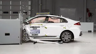 2017 Hyundai Ioniq Hybrid driver-side small overlap IIHS crash test