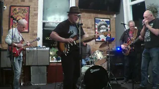 Sweet Home Chicago by Robert Johnson/ Blues Brothers live cover