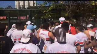 🚨URGENTE😱!!!TORCIDA INVADE O CT DA BARRA FUNDA! JOGADORES SEM VONTADE!