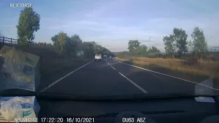 Dangerous Range Rover Overtakes And Drives Dangerously