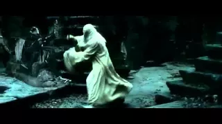 Galadriel vs sauron  in italiano