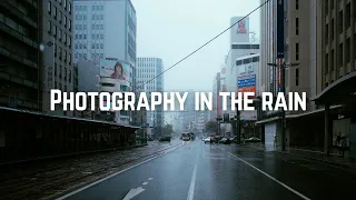 Street photography in POURING RAIN, Hiroshima Japan / Sony A7IV / Ricoh GRIII