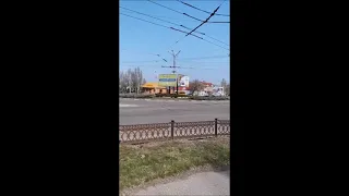 В Николаеве днем водитель легковушки устроил опасный дрифт на Пушкинском кольце