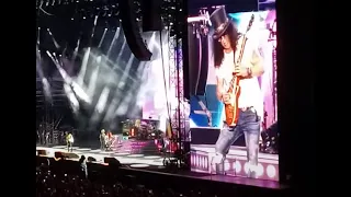 GUNS N' ROSES covered AC/DC's "Back In Black at Benito Villamarín Stadium in Spain - video posted