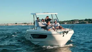 BENETEAU Flyer 9 SUNdeck Walkthrough: Optimized for Family