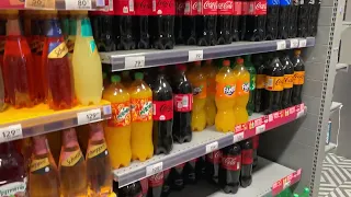 Pepsi и Coca-Cola уходят с российского рынка. Ох и трудно им его покидать!)))