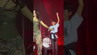 Ella Mai took my son on stage with her 🔥🔥🔥 #youtubeshorts #entertainment