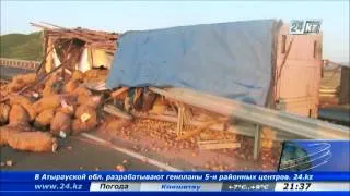 Свыше 3 тонн автолового масла вылилось на трассу в Жамбылской области