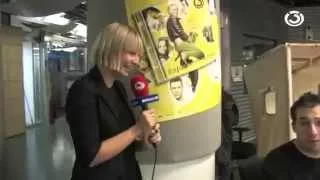 Sia Furler laughs so CUTE