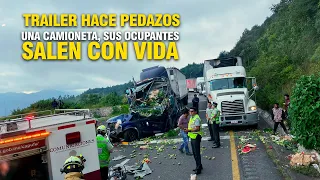 TRAILER hace PEDAZOS una CAMIONETA sus ocupantes Salen con VIDA