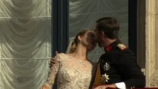 Luxembourg royals kiss on palace balcony after wedding