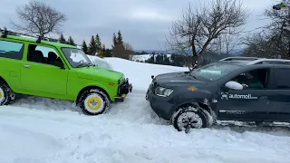 Lada Niva VS Dacia Duster on Snow