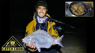 Massive black tail, night fishing! [Catch Cook] Strand, South Africa