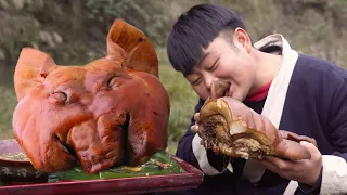 Stewed pig's head, the whole pig's head is gnawing, so fragrant！