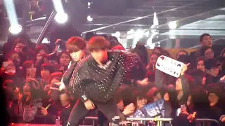 [FANCAM] 121229 EXO KAI LAY #2