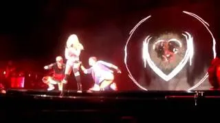 Madonna - Heartbeat (Sticky & Sweet Tour) - Live in Berlin 2008