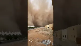 #SaudiArabia Dramatic time lapse video of dust storm  entering Riyadh #الرياض_الان #shorts #riyadh