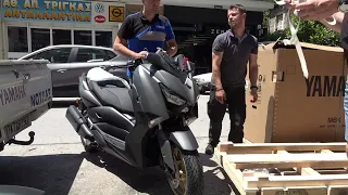 unboxing the YAMAHA XMAX TECHMAX 300 scooter 2020 new color