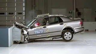 2002 Saab 9-5 moderate overlap IIHS crash test