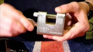 Single Pin Picking A 65mm Armoured Shutter Padlock Tutorial www.uklocksport.co.uk.wmv