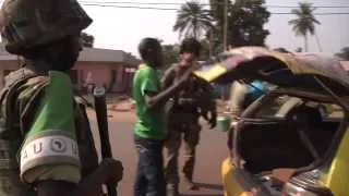 Sangaris : check point mixte à Bangui