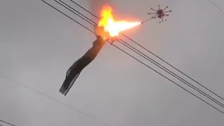 Drone que faz limpeza na rede elétrica.
