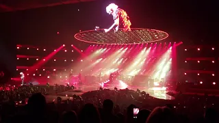 Queen with Adam Lambert Fat bottom girls