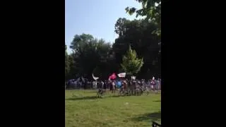 Passage du peloton dans le parc du chateau de Versailles