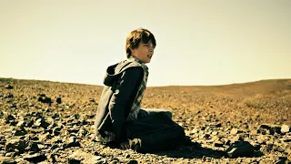 Boy Accidentally Comes To a Ruined Parallel World Where He Saves It In The End!