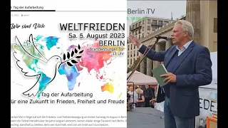 Heiko Schöning spricht bei der Demo "Weltfrieden 23"