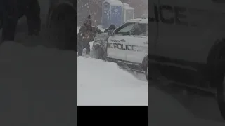 Good Samaritans come to the rescue and help the Police in snow storm!