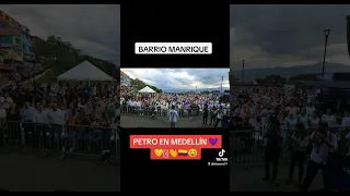 👋💜💛Así recibe el barrio Manrique en la comuna 3 de Medellín al presidente PETRO 😍😘🔥🇨🇴 #petro #comuna