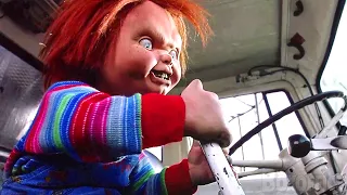 Chucky piège un homme dans le compacteur de déchets !