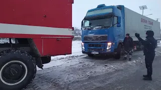 Миколаївська область: Надання допомоги водіям за допомогою важкої інженерної техніки ДСНС