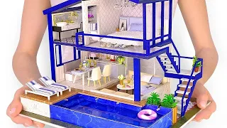 Maison miniature avec une véritable piscine artisanale