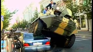 Vilnius Mayor A Zuokas Fights Illegally Parked Cars with Tank   Safeshare TV