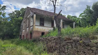 VEJA QUANTAS COISAS ANTIGAS FORAM ESQUECIDAS DENTRO DESTE CASARÃO ABANDONADO!